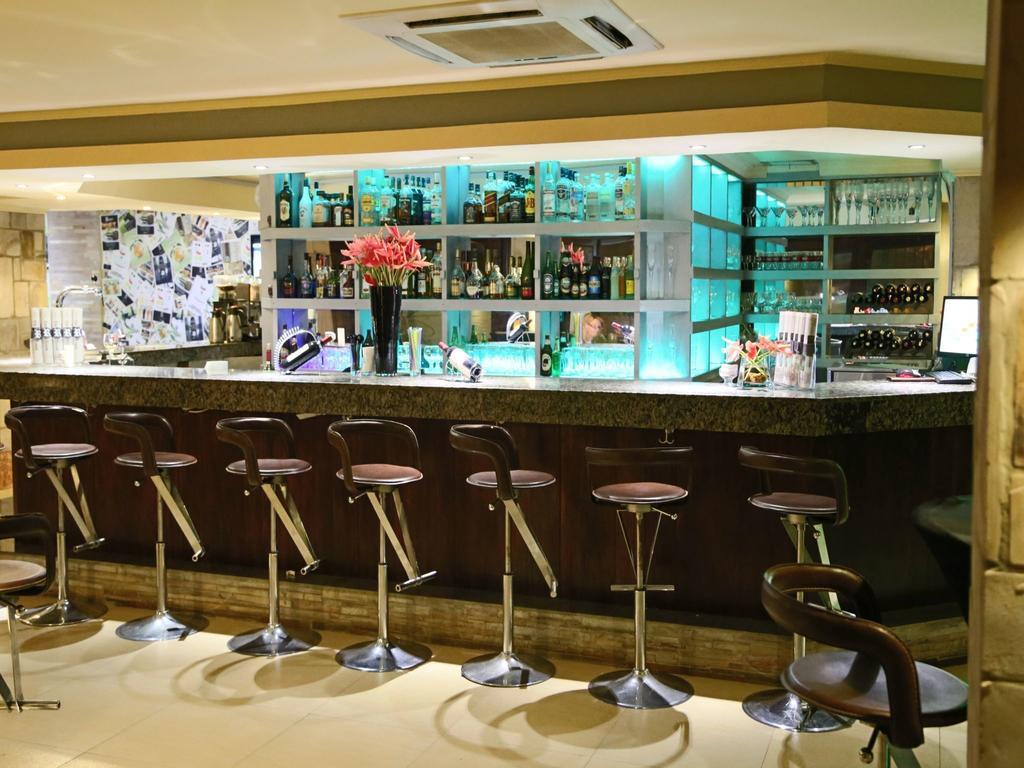 Roca Golf Hotel Bujumbura Bagian luar foto
