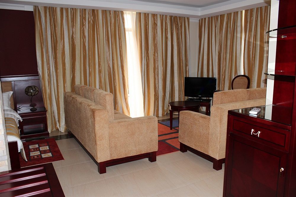 Roca Golf Hotel Bujumbura Bagian luar foto
